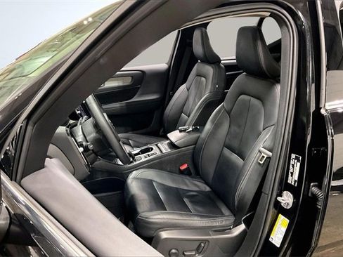 Certified 2024 Volvo XC40 B5 Core image 26