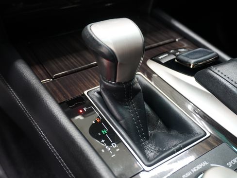 Used 2015 Lexus LS 460 w/ Comfort Package RWD image 24