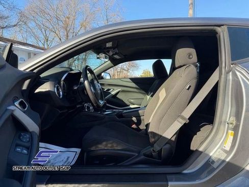 Used 2021 Chevrolet Camaro LT image 21