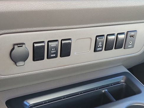 Used 2021 Nissan NV 2500 SV image 34