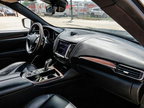 Used 2019 Maserati Levante S GranLusso image 15