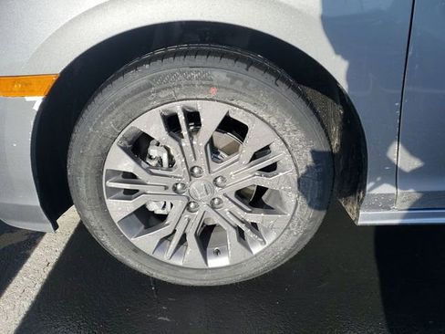 New 2026 Honda Odyssey Touring image 17