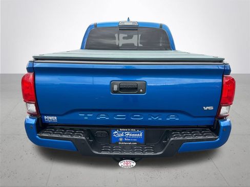 Used 2018 Toyota Tacoma TRD Off-Road w/ Technology Package AWD/4WD image 8