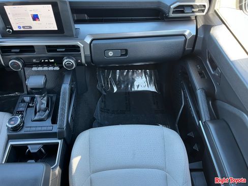 Certified 2025 Toyota 4Runner SR5 AWD/4WD image 19