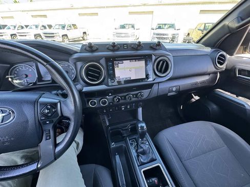 Used 2018 Toyota Tacoma TRD Off-Road w/ Technology Package AWD/4WD image 30