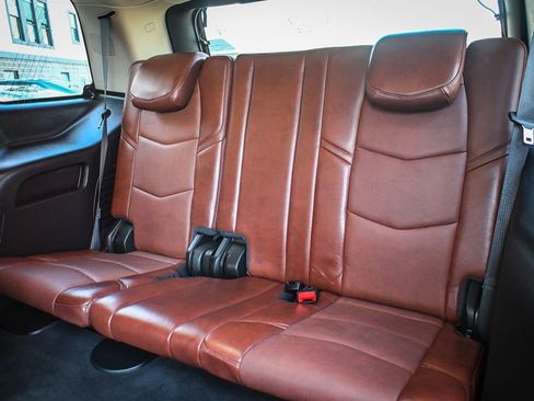 Used 2018 Cadillac Escalade Luxury image 14