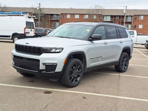 New 2025 Jeep Grand Cherokee L Limited image 2