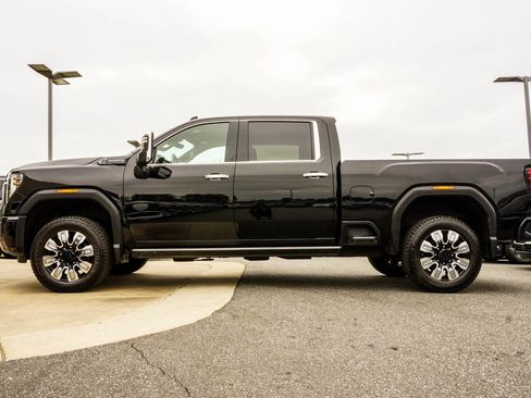 Used 2024 GMC Sierra 2500 Denali Ultimate w/ Max Trailering Package AWD/4WD image 9
