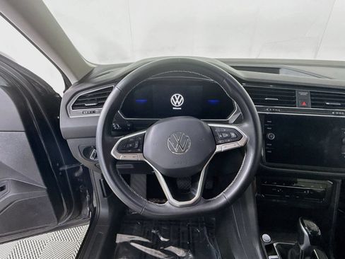 Used 2022 Volkswagen Tiguan SE w/ Panoramic Sunroof Package AWD/4WD image 14