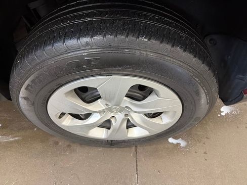 Used 2021 Toyota RAV4 LE image 25