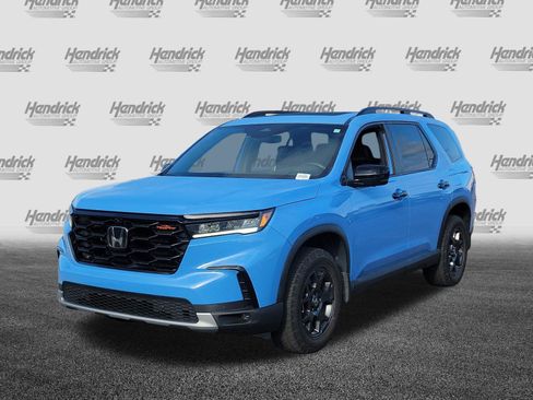 Used 2024 Honda Pilot TrailSport image 3