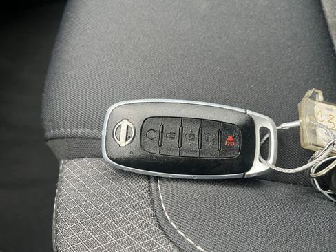 Used 2025 Nissan Pathfinder SV FWD image 21