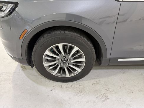 Used 2022 Lincoln Nautilus FWD w/ Premium Package image 9