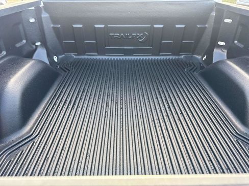 Used 2022 GMC Sierra 1500 Elevation image 9