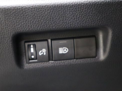 Used 2022 Toyota RAV4 XLE image 18