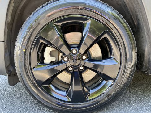 Used 2019 Jeep Cherokee Latitude Plus FWD image 39