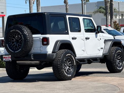 Used 2025 Jeep Wrangler Unlimited Sport AWD/4WD image 4