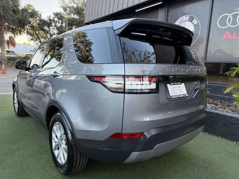 Used 2020 Land Rover Discovery SE image 4