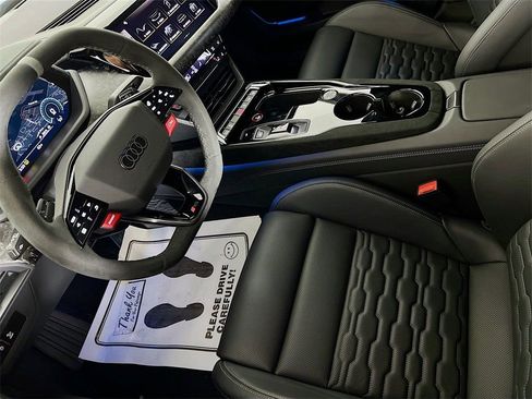 New 2026 Audi RS e-tron GT Base image 21