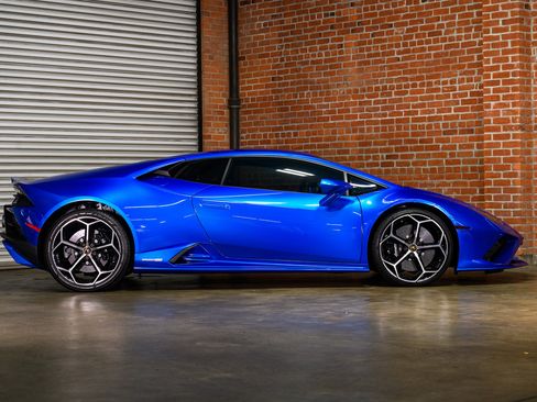 Used 2023 Lamborghini Huracan EVO image 10