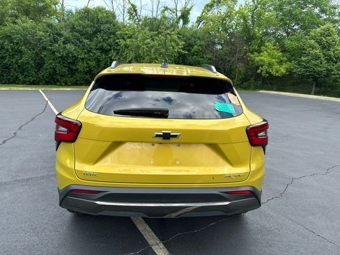 Used 2025 Chevrolet Trax ACTIV w/ Sunroof Package FWD image 4