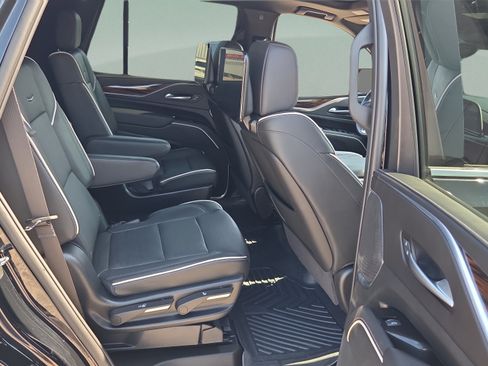 Used 2024 Cadillac Escalade Premium Luxury w/ Performance Package AWD/4WD image 15