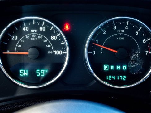 Used 2012 Jeep Wrangler Unlimited Sahara image 12