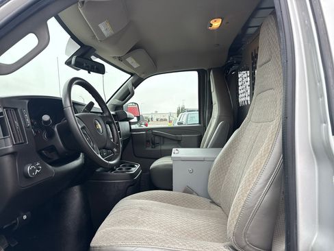 Used 2021 Chevrolet Express 3500 w/ Driver Convenience Package image 11