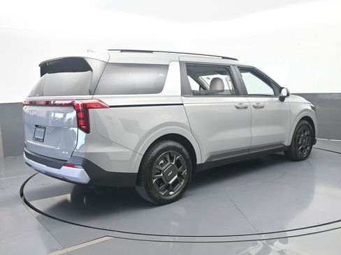 Used 2026 Kia Carnival EX FWD image 6