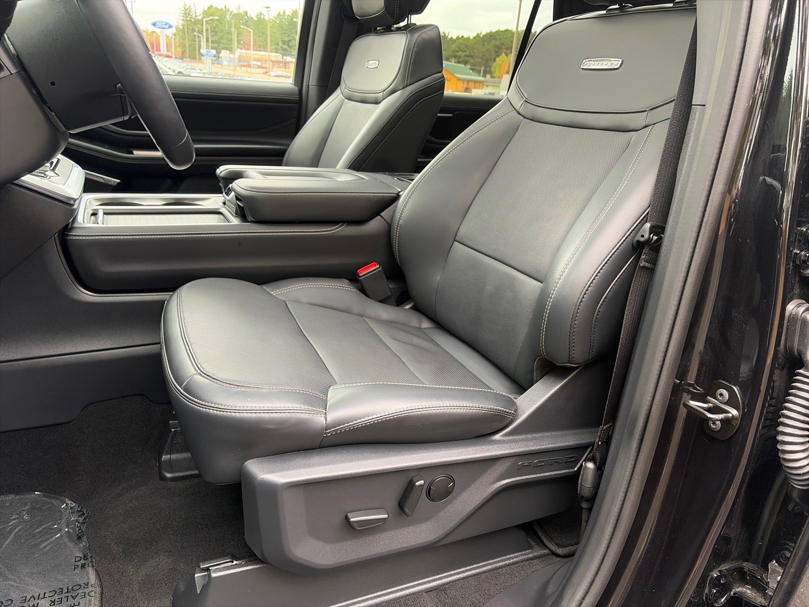 Used 2026 Ford Expedition Max Platinum w/ Stealth Performance Package AWD/4WD image 15