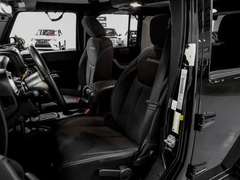 Used 2018 Jeep Wrangler Unlimited Sahara w/ Connectivity Group image 27