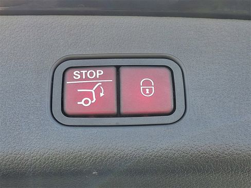 Used 2024 Mercedes-Benz GLC 300 4MATIC image 28