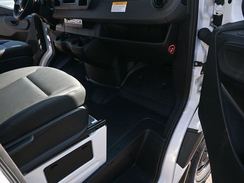 Used 2025 Mercedes-Benz Sprinter 2500 image 17