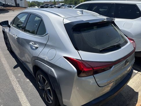 Used 2019 Lexus UX 200 FWD image 9
