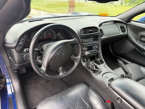 Used 2004 Chevrolet Corvette Z06 w/ Z06 Preferred Equipment Group RWD image 10