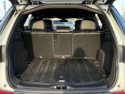 Used 2018 Land Rover Discovery Sport SE image 28