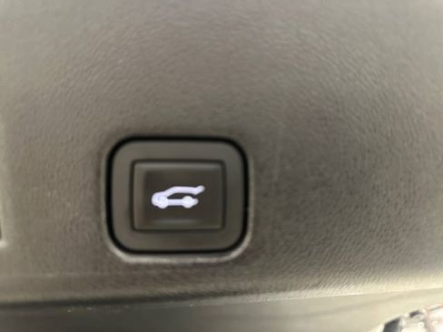 Used 2025 GMC Acadia Elevation image 20