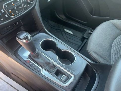 Used 2020 Chevrolet Equinox LT FWD image 27