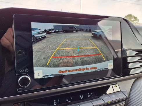 Used 2025 Toyota Camry SE image 5