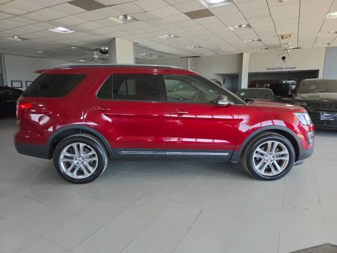 Used 2016 Ford Explorer XLT w/ Equipment Group 202A AWD/4WD image 8