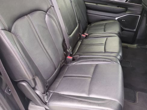 Used 2024 Jeep Wagoneer Series II w/ Flexible Seating Group RWD image 21