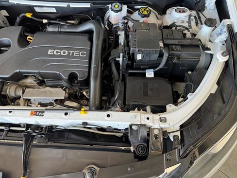 Used 2021 Chevrolet Equinox Premier AWD/4WD image 38