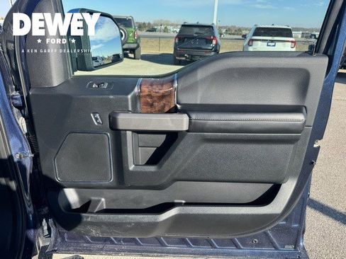 Used 2015 Ford F150 Platinum w/ Equipment Group 701A Luxury image 35