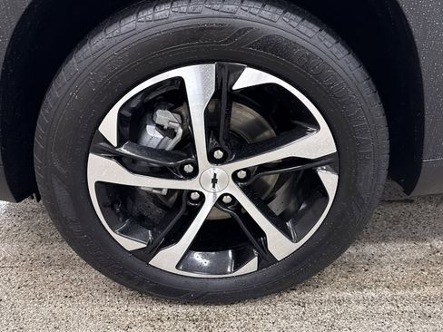 Used 2024 Chevrolet Trax RS w/ Driver Confidence Package image 2