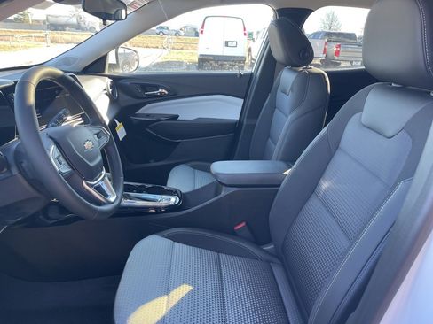 New 2026 Chevrolet Trax LT w/ Sunroof Package image 17