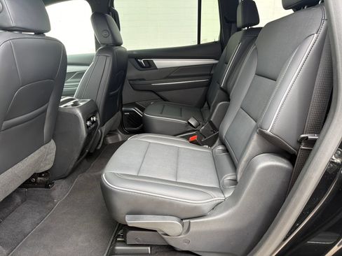 Used 2025 Buick Enclave Preferred FWD image 11