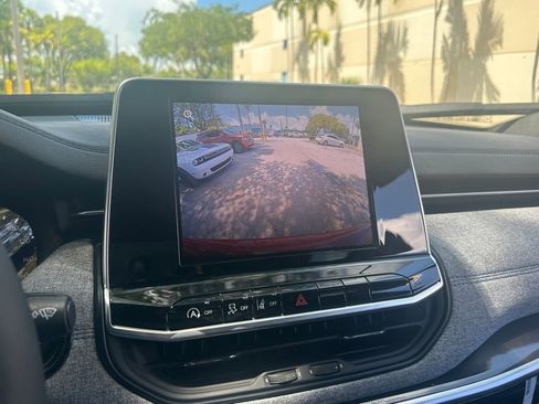 New 2025 Jeep Compass Latitude image 10