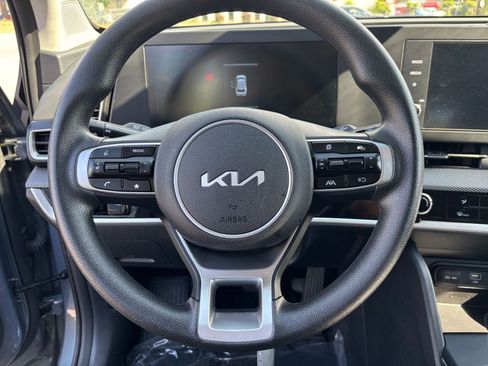 Used 2025 Kia Sportage LX FWD image 27