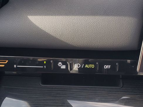 Used 2025 BMW 530i RWD image 23