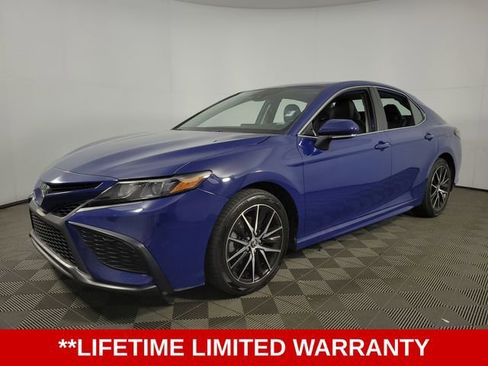 Used 2024 Toyota Camry SE image 3